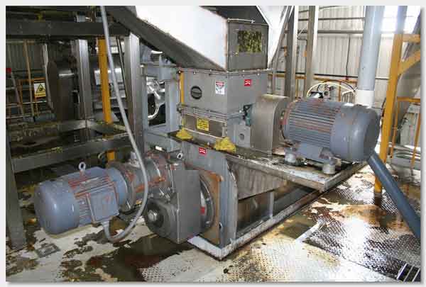 Ulaz materijala na sreder iznad prese Ulaz materijala na sreder iznad prese