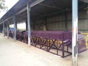 Trakasti Transporter Sa Zastitnim Poklopcima