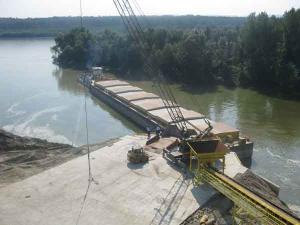 Ulaz Sirovine Preko Brodskog Transporta