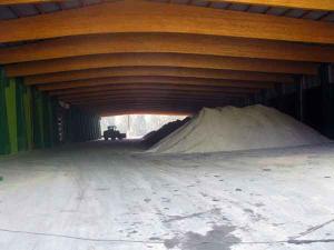 Prostor Izmedju Dva Magacina Se Koristi Kao Trece Skladiste